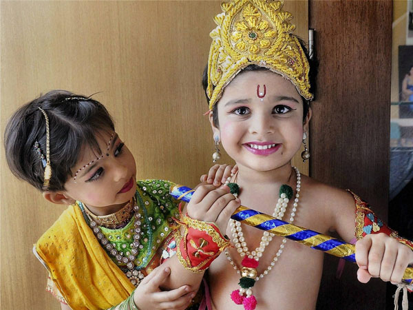 धूम-धाम से मनायी गयी कृष्ण-जन्माष्टमी 