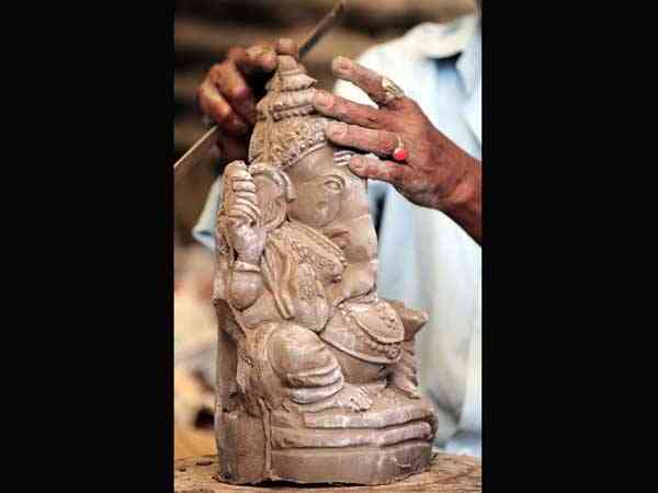 इको फ्रेंडली गणेश मूर्ति के साथ मनाएं गणेश चतुर्थी | Celebrate Vinayaka  Chavithi with eco-friendly Ganesha idols - Hindi Oneindia