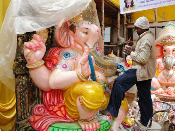 गणेश के बारह नाम लें 