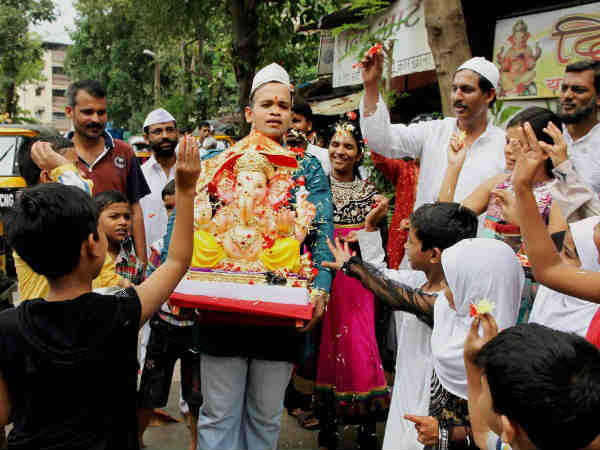 हिन्दू और मुसलमान दोनों हिन्दू और मुसलमान दोनों