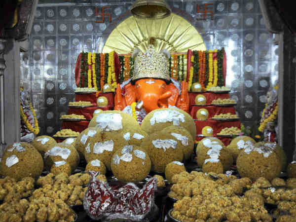 मंदिर में लड्डू मंदिर में लड्डू
