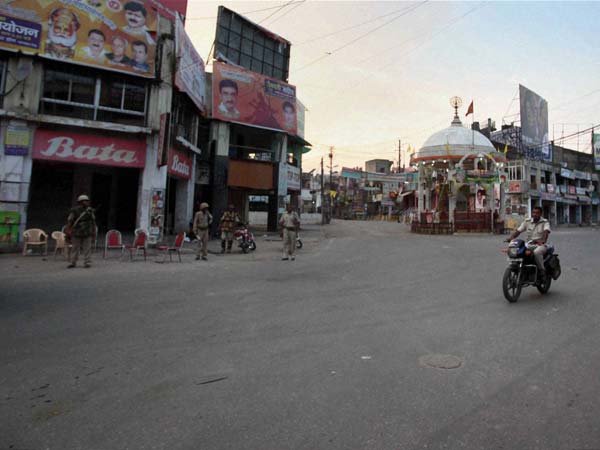 तीन थाना क्षेत्रों में कर्फ्यू