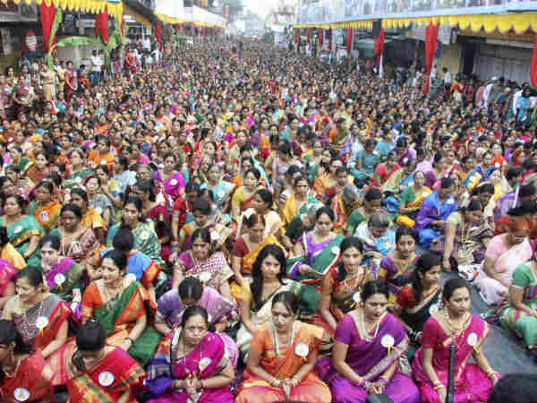 हजारों महिलाएं हजारों महिलाएं