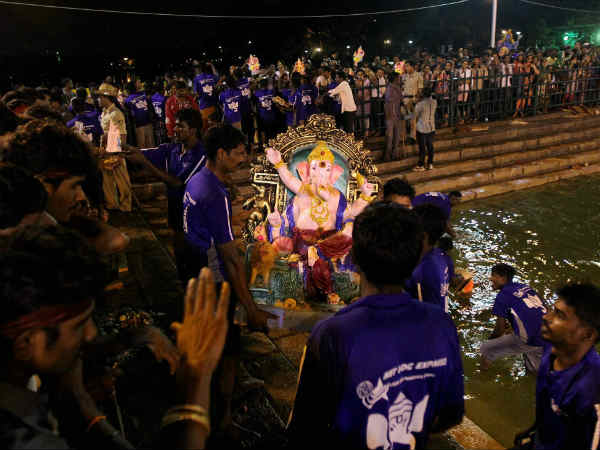 उलसूर लेक में विसर्जन उलसूर लेक में विसर्जन