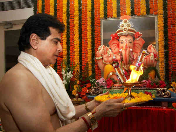 जीतेंद्र के घर गणपति जीतेंद्र के घर गणपति