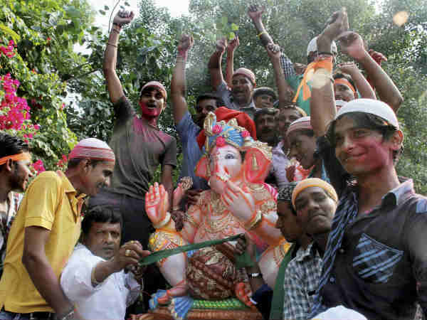 मुस्लिमों ने मनाया उत्सव मुस्लिमों ने मनाया उत्सव