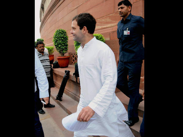  पार्टी के नेताओं के बिगड़े बोल