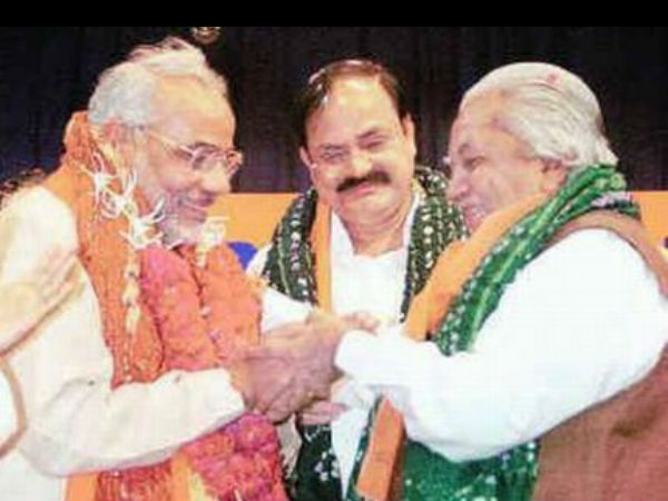 केशुभाई का आशीर्वाद और दंगे