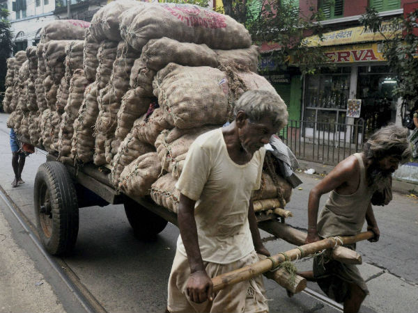 पेट्रोल से भी महंगा हुआ प्याज