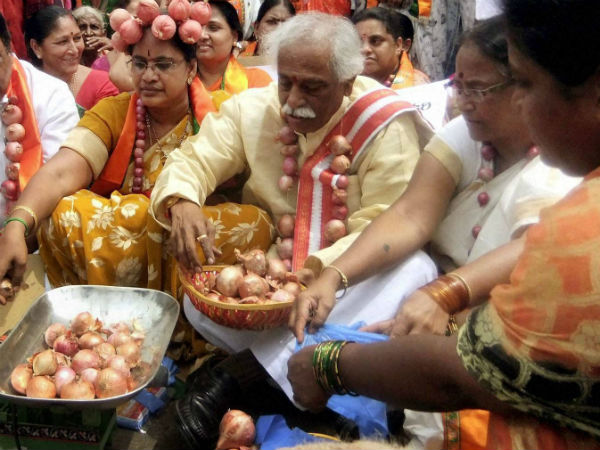 पेट्रोल से भी महंगा हुआ प्याज