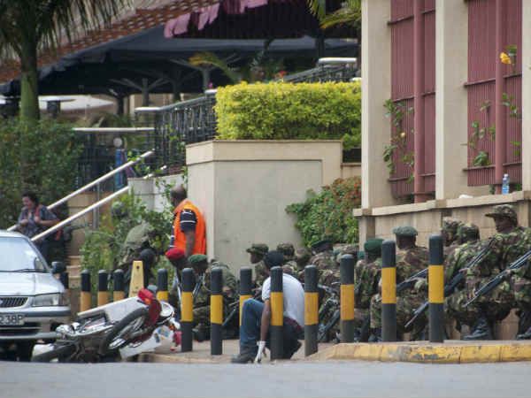 पहली-दूसरी मंजिल सेना के कब्‍जे में 