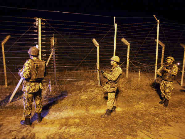 सीमा से सटे गांवों को खाली कराया गया 