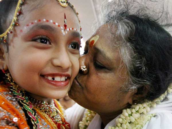 माता अमृतानंदामायी