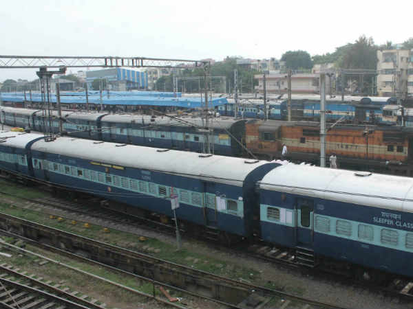 खाली हुई ट्रेनें