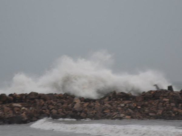 18 मछुआरों का दल फंसा