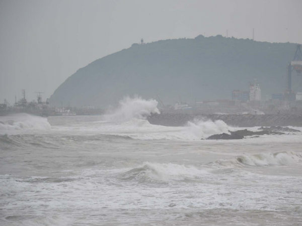 काफी बड़ा तूफान