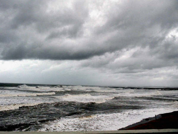 तटीय इलाकों में तूफान