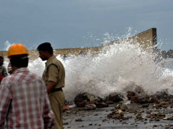 सेना और सरकार मुस्तैद