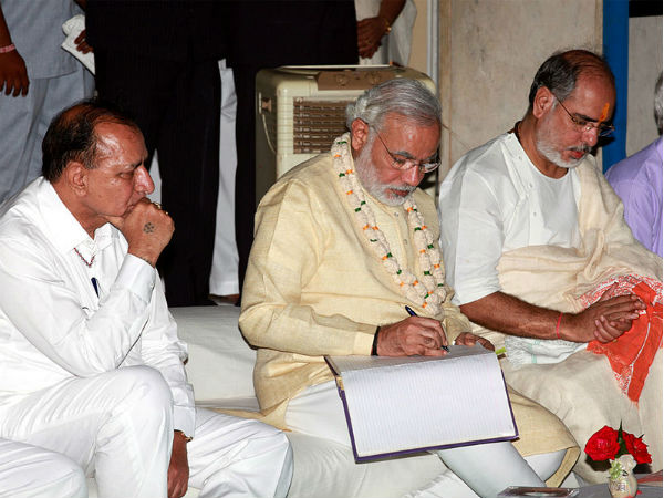 गरबा में भी मोदी गरबा में भी मोदी