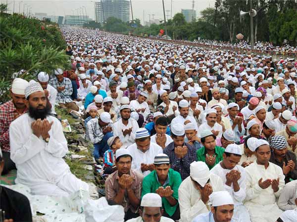 बकरीद पर दी जाती है कुर्बानी