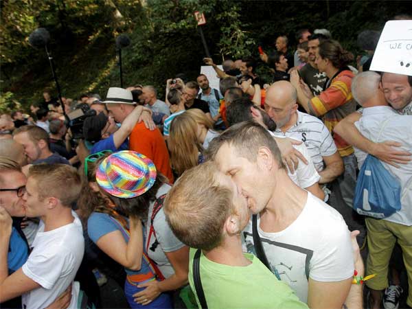 शादी नहीं होती समलैंगिक विवाह