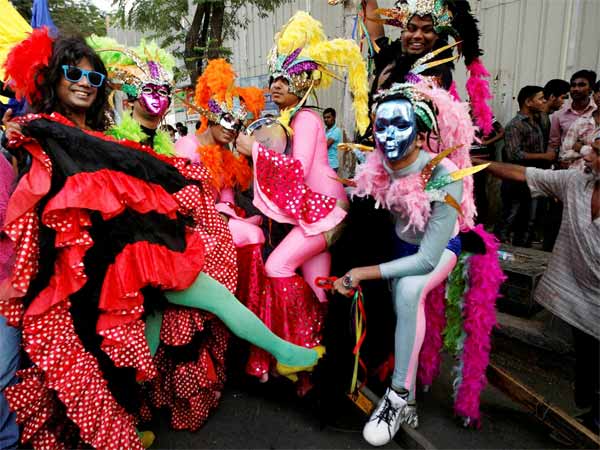 अधर में बच्चे का भविष्य