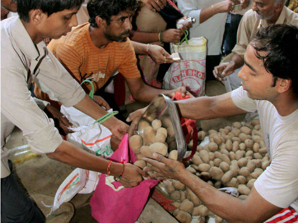 हरी सब्जियां भी हुई लाल
