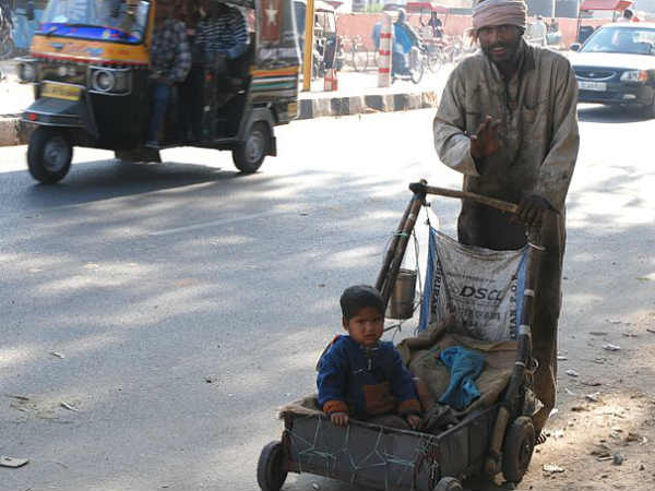 भिखारियों की रोज की कमाई 100 रु.
