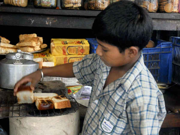 नन्हें हाथों से कमाई 