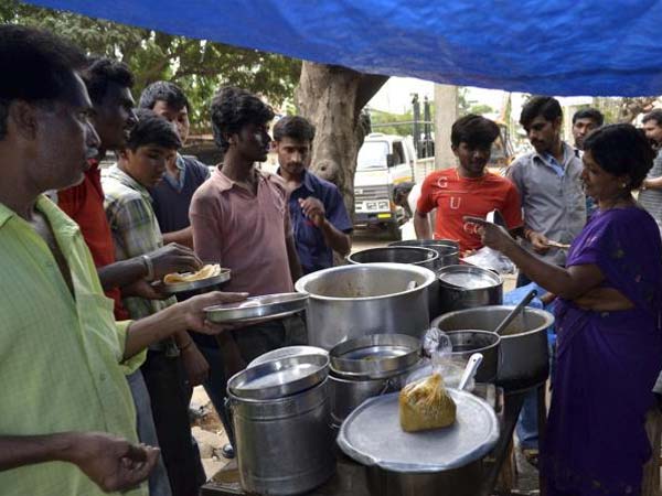 सड़क पर रेस्टूरेंट का चलन सड़क पर रेस्टूरेंट का चलन