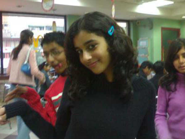 सीढ़ियों पर किसके खून?