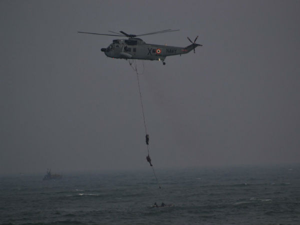 पर्यटकों को वापस बुला लिया