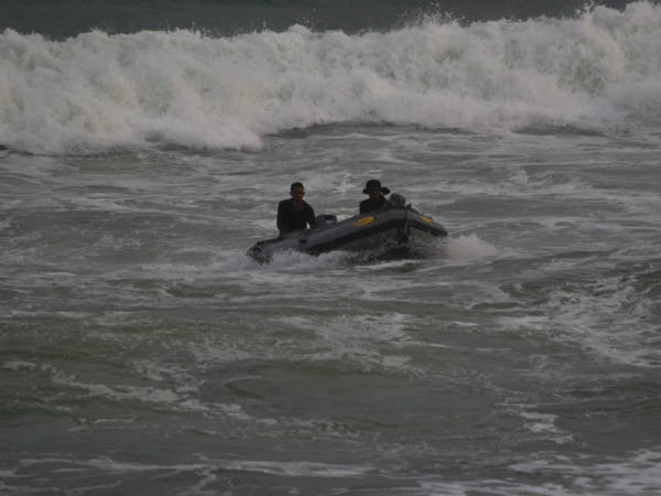 चक्रवाती तूफान लहर कमजोर 