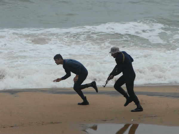 सेना के जवान पहुंचे