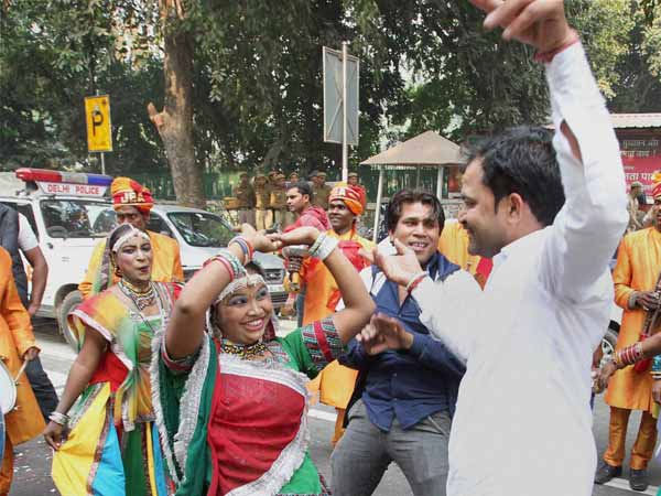 चकित किया आप ने