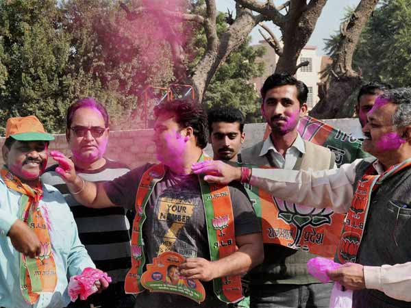 वसुंधरा को बधाई