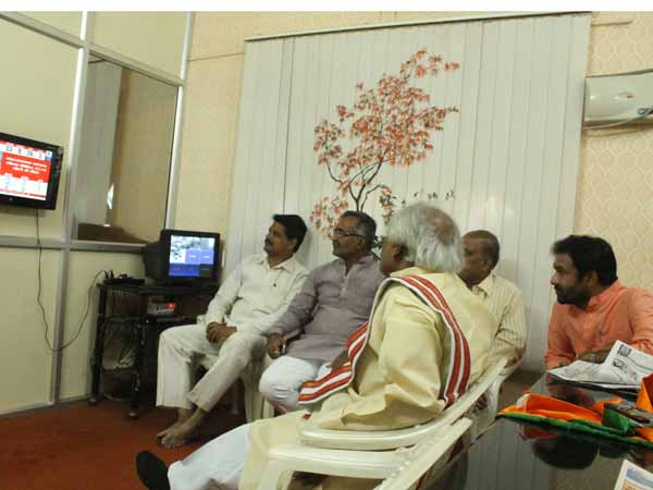 मोदी ने किया फोन