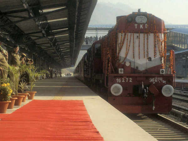 यही है वो ट्रेन जो ले जायेगी दरबार तक 