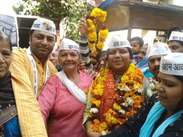 राखी बिड़ला 