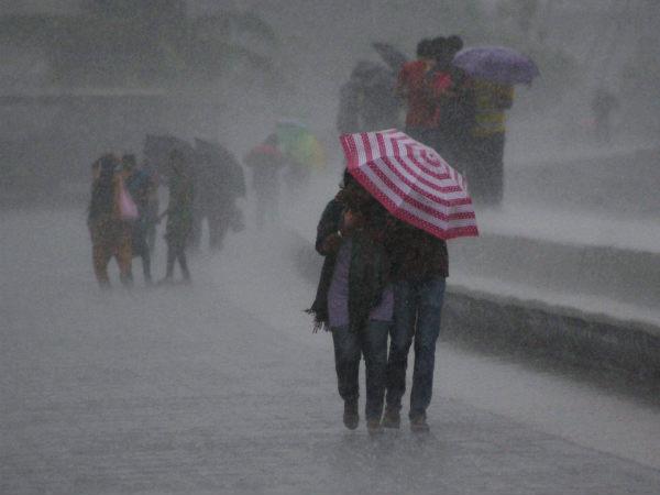 बंगाल की खाड़ी से होकर आंध्र के तटीय इलाकों में आया