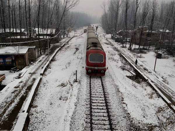 250 किलोमीटर तक बर्फ