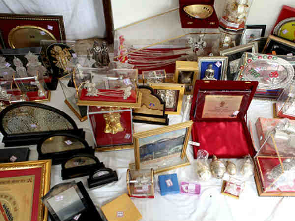  तोहफो का मोह नहीं