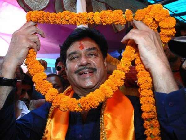 एक बार और सपा के कार्यक्रम में शामिल हुए थे शत्रुघ्न सिन्हा