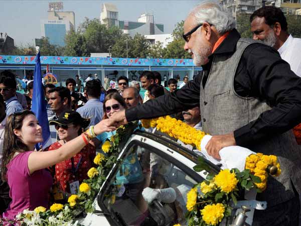 विदेशी प्रतिभागियों संग मोदी