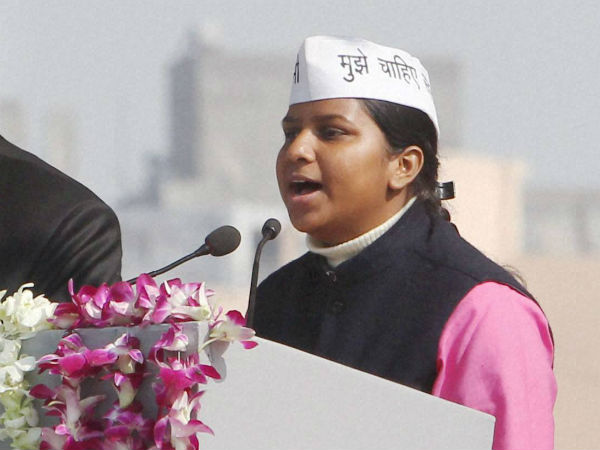 बॉल को बनाया बवाल