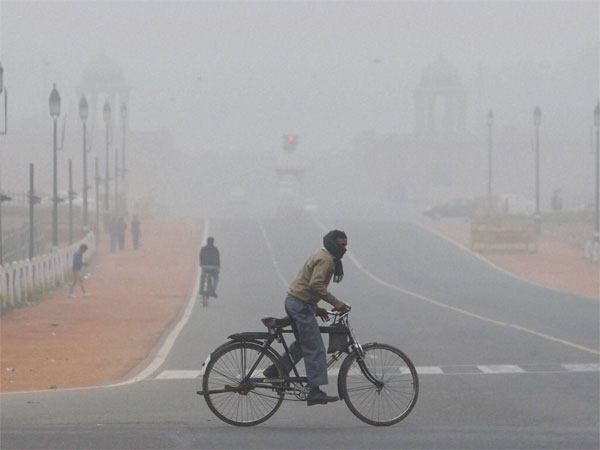  घने कोहरे की चादर में लिपटी राजधानी दिल्‍ली