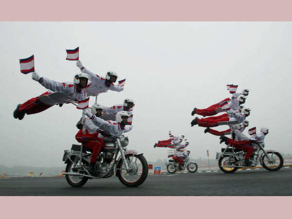 आर्मी डे मनाते सेना के जवान