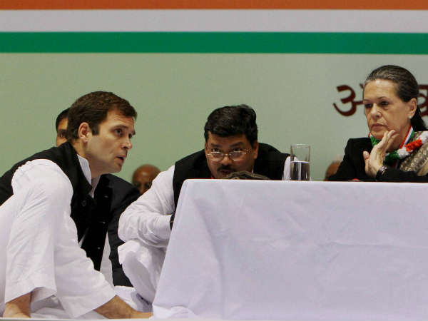 राहुल गांधी ने बैठक में सोनिय से चर्चा की