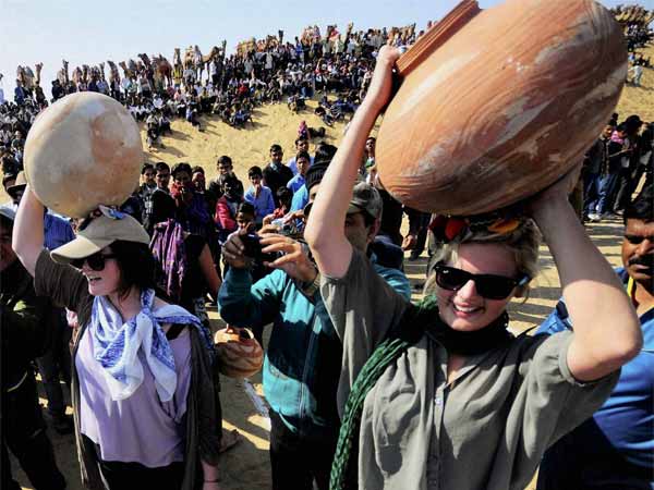 विदेशी सैलानियों का जमावड़ा