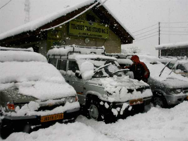 हिमाचल प्रदेश में बर्फबारी